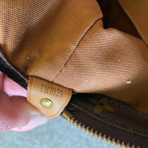 Authentic Louis Vuitton Cabas Mezzo - Picture 7 of 11